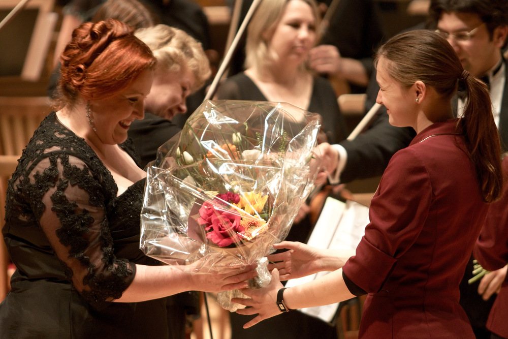 Audience thanks the musicians for the concert